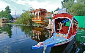 Green View Group Of Houseboats